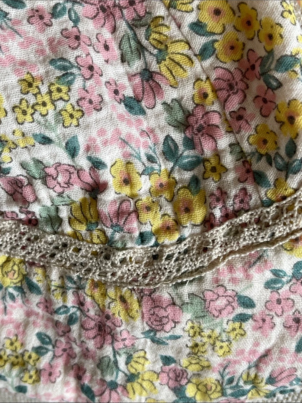 Cream Knit Sleeveless Vest with Pocket Details